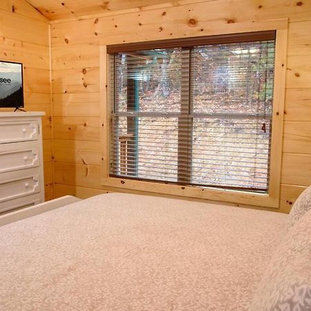 Spacious 2800 Sq Ft-Cozy Wood Cabin-New Build Pigeon Forge Exterior foto