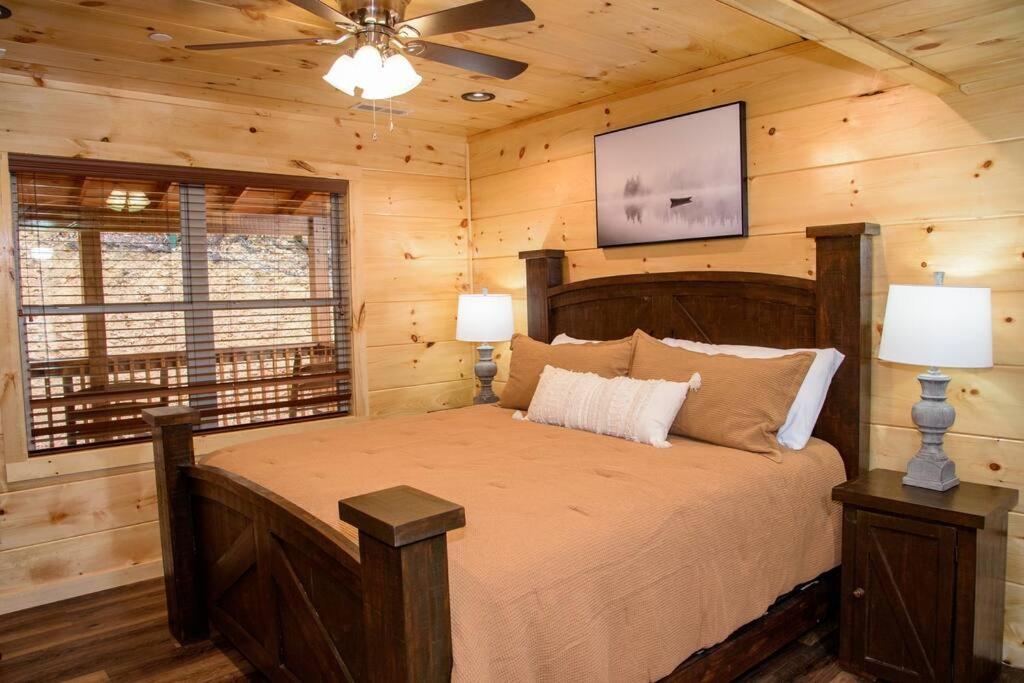 Spacious 2800 Sq Ft-Cozy Wood Cabin-New Build Pigeon Forge Exterior foto