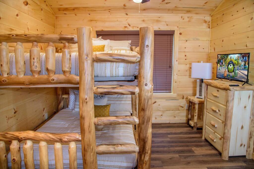 Spacious 2800 Sq Ft-Cozy Wood Cabin-New Build Pigeon Forge Exterior foto