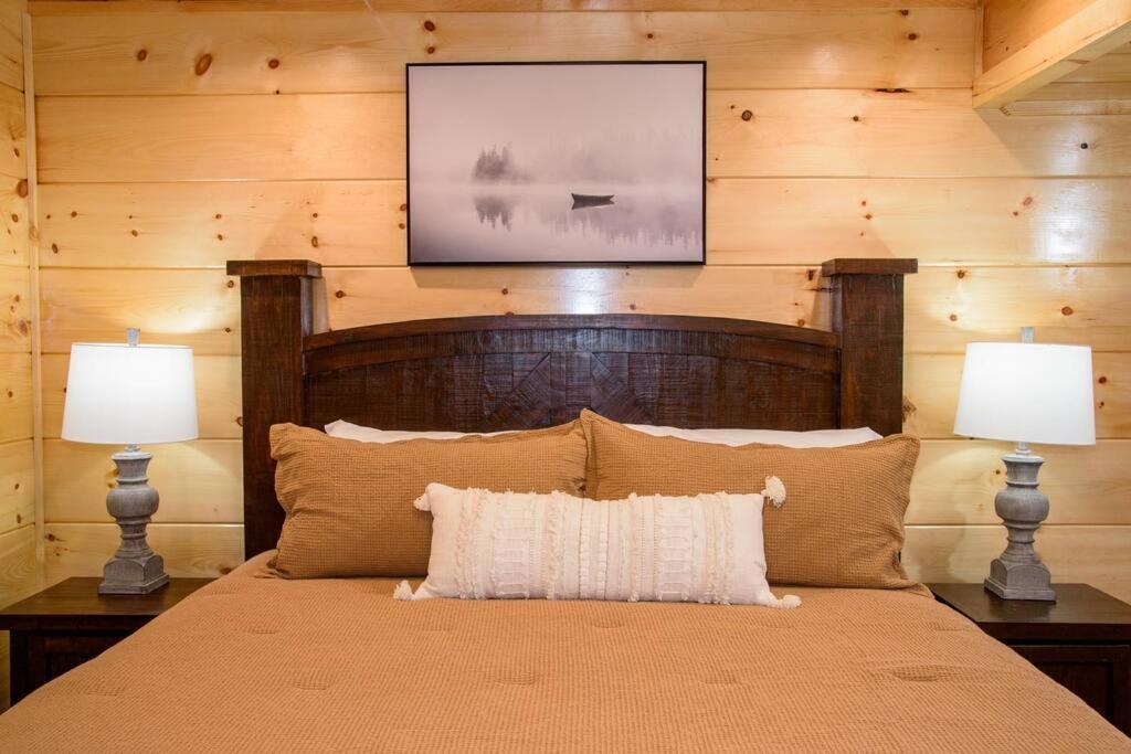 Spacious 2800 Sq Ft-Cozy Wood Cabin-New Build Pigeon Forge Exterior foto