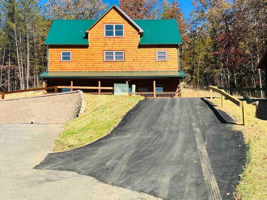 Spacious 2800 Sq Ft-Cozy Wood Cabin-New Build Pigeon Forge Exterior foto
