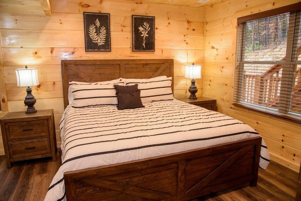 Spacious 2800 Sq Ft-Cozy Wood Cabin-New Build Pigeon Forge Exterior foto