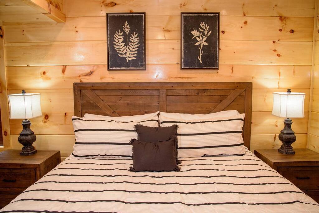 Spacious 2800 Sq Ft-Cozy Wood Cabin-New Build Pigeon Forge Exterior foto
