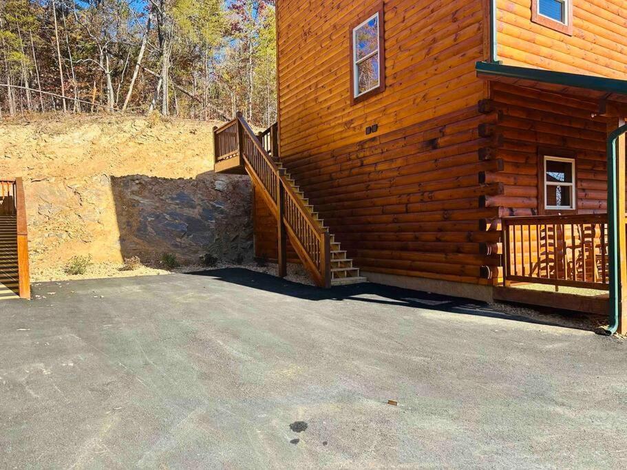 Spacious 2800 Sq Ft-Cozy Wood Cabin-New Build Pigeon Forge Exterior foto