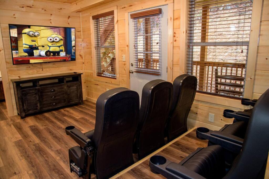 Spacious 2800 Sq Ft-Cozy Wood Cabin-New Build Pigeon Forge Exterior foto