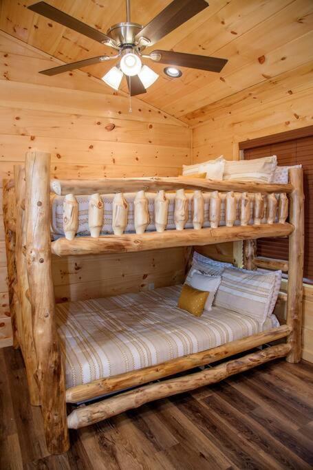 Spacious 2800 Sq Ft-Cozy Wood Cabin-New Build Pigeon Forge Exterior foto